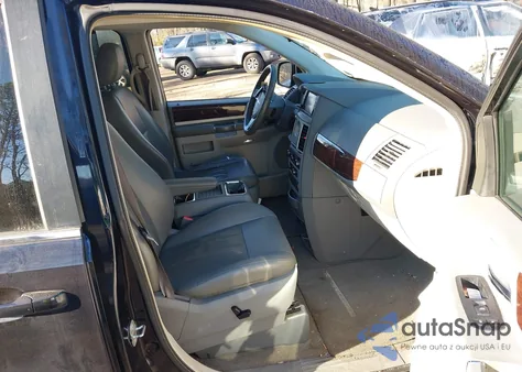 2010 Chrysler Town & Country Touring from USA, damaged, VIN 2A4RR5DX3AR148548